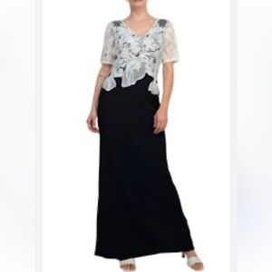 Adrianna Papell Floral Appliqué Maxi Gown Navy / White Size 10 New with tag